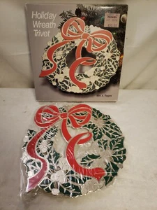 WM A ROGERS HOLIDAY COLLECTION URLAUBSKRANZ UNTERSETZER HERGESTELLT IN JAPAN MIT BOX NEU - Bild 1 von 3