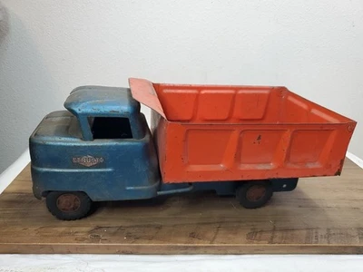 Vintage 196's Structo Pressed Steel Hydraulic Dump Truck - Image 1 of 4