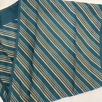 Bufanda de acetato de colección: verde azulado rectangular con rayas diagonales marrones y blancas Foto 1 de 4