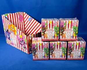 FIVE NIGHTS FREDDY'S Mystery Minis PIZZA SIMULATOR 5 Figuren BLIND - VITRINE - Bild 1 von 16