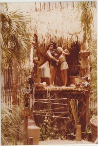 Tarzan and Jane Busch Gardens FL. Color Photo 3 1/2"x 5" 1981 - Picture 1 of 2