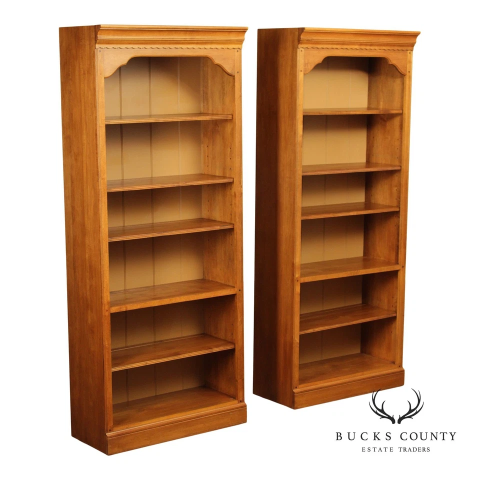 Par de estanterías abiertas altas de arce tradicionales colección Ethan Allen 1776 Foto 1 de 4