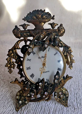 Swiss vintage Yves Renоіd quartz watch on a copper base Cover