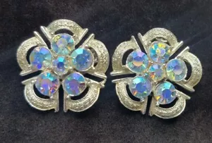Juego de pendientes de clip Coro vintage tono plata estrás aguamarina AB 1" flor puntas - Imagen 1 de 3