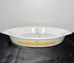 Vtg Pyrex Royal Wheat Divided Casserole Baking Dish Yellow Pattern 1 1/2 Qt USA - Picture 1 of 12