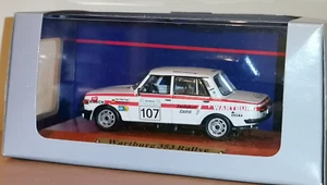 RARITÄT Atlas Wartburg 353 Rallye DDR Auto 1:43 auf Holzsockel in PC Vitrine. - Bild 1 von 9