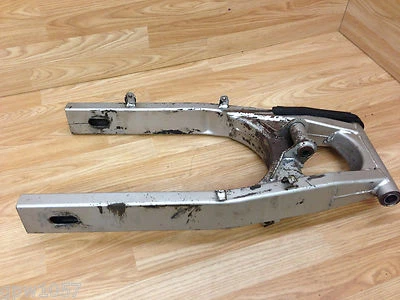 Brazo oscilante y guía de cadena Suzuki GSF 600 Bandit Mk2 2000 JS1A Foto 1 de 4