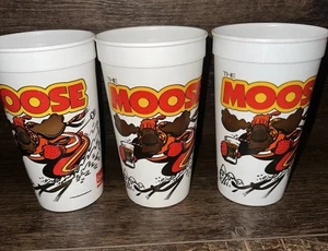 Lotto 3 tazze plastica sci discesa Hardee's The Moose vintage anni 80 da collezione - Foto 1 di 5