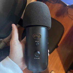 Blue Yeti Professional USB Condenser Recording Microphone Black Parts Or Repair - Picture 1 of 2