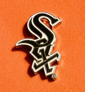 CHICAGO WHITE SOX Logo Pin MLB Licensed Pin Ship USA Only - Picture 1 of 1
