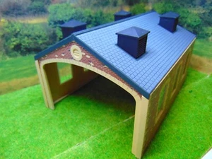Hornby ~ Red Brick Engine Shed ~ OO Gauge REF5685 - Picture 1 of 7
