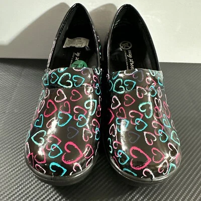 Sapato Laurie Feminino Easy Street Preto Multi Corações Patente 7.5M - Imagem 1 de 4