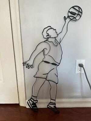 33" Grande Metal Arte Escultura Jugador de Baloncesto Sala de Juegos Bar Colgante de Pared NBA Foto 1 de 4