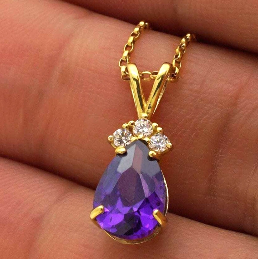 Colgante redondo de amatista en forma de diamante y pera de 1,85 TCW de oro amarillo de 14 k de 0,8" Foto 1 de 4