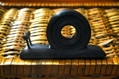 Funktionales Kunstwerk "Snape Dispenser" - Bild 1 von 4