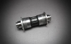 VGC Shimano Dura Ace BB 7700 9 Sp Bottom Bracket / 68 mm BC1 1,37 / 109,5 mm BSA - Imagen 1 de 8