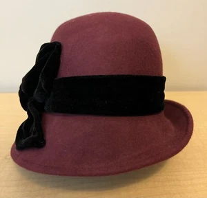 Callanan Millinery Womens 100% Wool Red Clouche Hat Black Velvet Bow - Picture 1 of 8