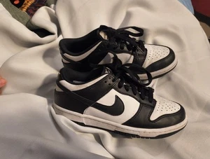 Nike Panda 🐼 Dunks Low Nero/Bianco Taglia 4Y Sneakers Scarpe da Tennis Swoosh - Foto 1 di 13
