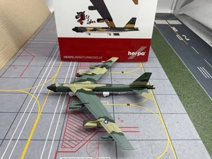 Herpa 1/200 U.S. Air Force B-52G Bomber 58-0185 572767 Finished Model NEW - Picture 1 of 11