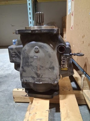 Bomba hidráulica Parker P2145R9601027PA00V00C4A1P 13 spline 139 cc/rev 2200 rpm CW Foto 1 de 4