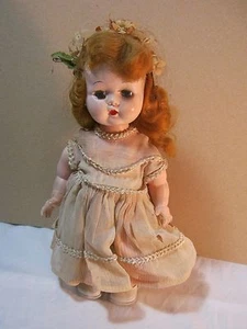 Vintage Hartplastik Puppe Spielzeug mit Kleid wie Teile - Bild 1 von 1