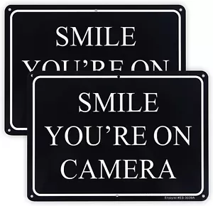 Confezione 2 Insegna Telecamera Sorriso Sei Su Insegna Videosorveglianza 10"x 7" .04" Alluminio... - Foto 1 di 2