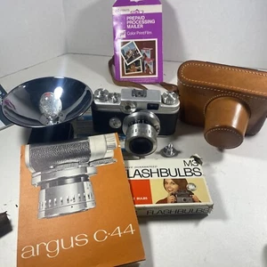 Vintage 35mm Argus C-44 Camera with| Full Leather Case & Original Manual (1102) - Picture 1 of 8