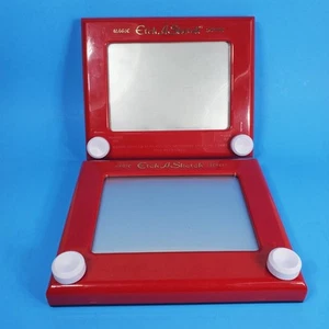 2 - Etch A Sketch Magic Screen Rosso Modello 33700 2016 Spin Master Funzionante - Foto 1 di 4