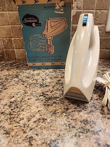 LOOK!! Vintage Sunbeam Vista Mixmaster Hand Held Mixer 3-Speed Comfort Grip  - Picture 1 of 11