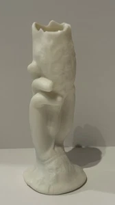 Antico vaso vittoriano figurativo che tiene a mano piccolo bocciolo Parian Ware bisque bianco - Foto 1 di 21