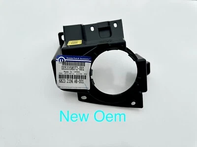 2017-2023 CHRYSLER 300 FOGLAMP LIGHT BRACKET RIGHT SIDE OEM NEW MOPAR 68232196AB - Изображение 1 из 4