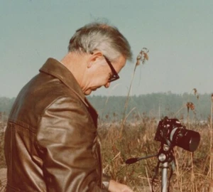 1970s Handsome Older Man Photographer Tripod Camera Field Autumn Nature Scene - Picture 1 of 3