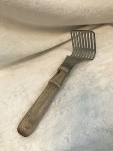 Vintage 1930’s Wood Handled Potato Masher, 9” Tall - Imagen 1 de 9