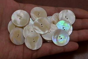 12 PCS ROUND NATURAL RIVER SHELL OCEAN PEARL SEWING BUTTONS 25MM - Picture 1 of 1