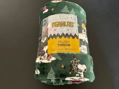 Kohls The Big One Snoopy & Woodstock Christmas Oversized Plush Throw 5ft x 6ft - Image 1 of 4