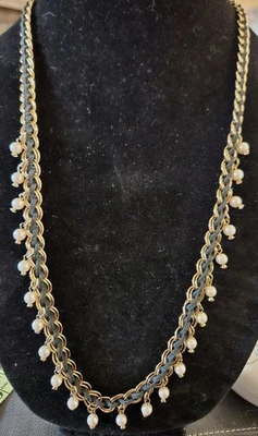 Collar chapado en oro con cordón de cuero negro y perlas de imitación colgantes 30 pulgadas Foto 1 de 2
