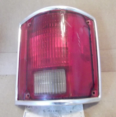 1973 - 88 GM GMC Trucks C10 K10 Blazer Jimmy RH Taillight  Assembly OEM - Image 1 of 4