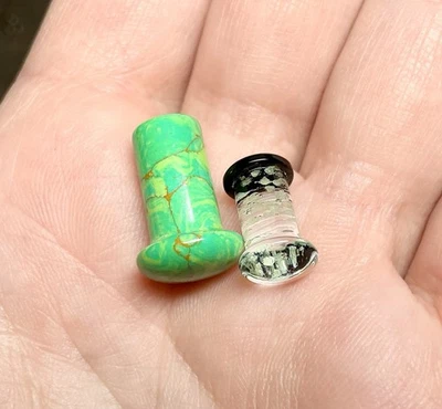Ear Plugs Tunnels Earrings 1 Green Turquoise And 1 Glass Glow In The Dark 6-7mm - Image 1 of 4