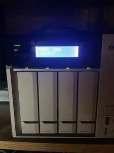 NAS QNAP TVS-473e avec 64 Go de RAM et stockage SSD 8 To - NAS 4 baies - Photo 1/4