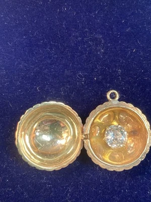 Medallón de oro 14k con diamante talla mina antigua aproximadamente 60 a 70 puntos. Foto 1 de 4