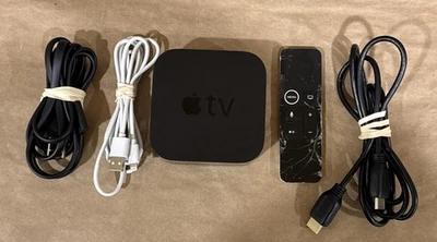 Apple TV+ / A1842 / Primera generación, 32 GB, transmisor remoto 4K está agrietado Foto 1 de 4