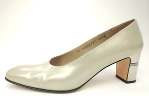Salvatore Ferragamo Satin Ivory Pearl Pump Heels Womens Sz 8.5 AA Classic Italy - Picture 1 of 10