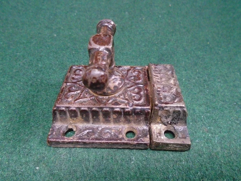 VINTAGE EASTLAKE CABINET 'T' LATCH w/ TURN KNOB & MATCHING KEEPER   (17325-4) Cover
