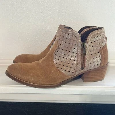 Botas Diba true show tunes couro camurça fecho com zíper tamanho 8.5 camelo cintilante - Imagem 1 de 4