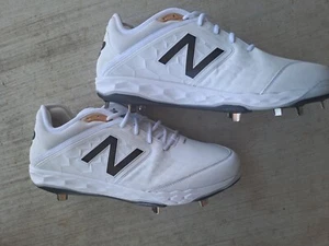 Mens 16 New Balance Metal Baseball Cleats Wht/Blk New No Box - Picture 1 of 4