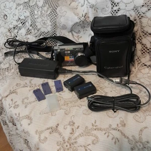 Sony Cyber-Shot DSC-S30 1.3 Mega Pixel Built In Flash Digital Camera Not Tested - Picture 1 of 7