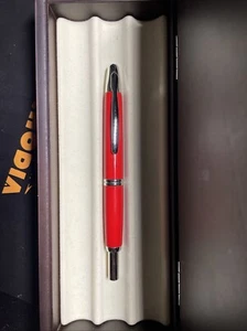 2009 PILOT LIMITED EDITION VIVID RED VANISHING POINT 18K FINE NIB FOUNTAIN PEN - Picture 1 of 3