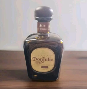 Don Julio, Anejo, Tequila, Botella Vacía, 750ml, Bolas Corcho Topcotton. Artesanías - Imagen 1 de 2