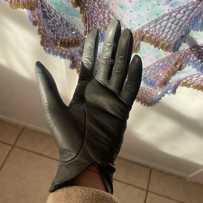 Guantes de colección Saks Fifth Ave para mujer de cuero gris forrados de seda Francia pequeños ajustados Foto 1 de 4