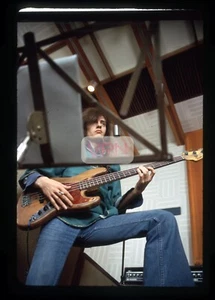 '71 URIAH HEEP Mark Clarke en estudio vintage Kodak 35 mm extensión de transparencia T2 - Imagen 1 de 1